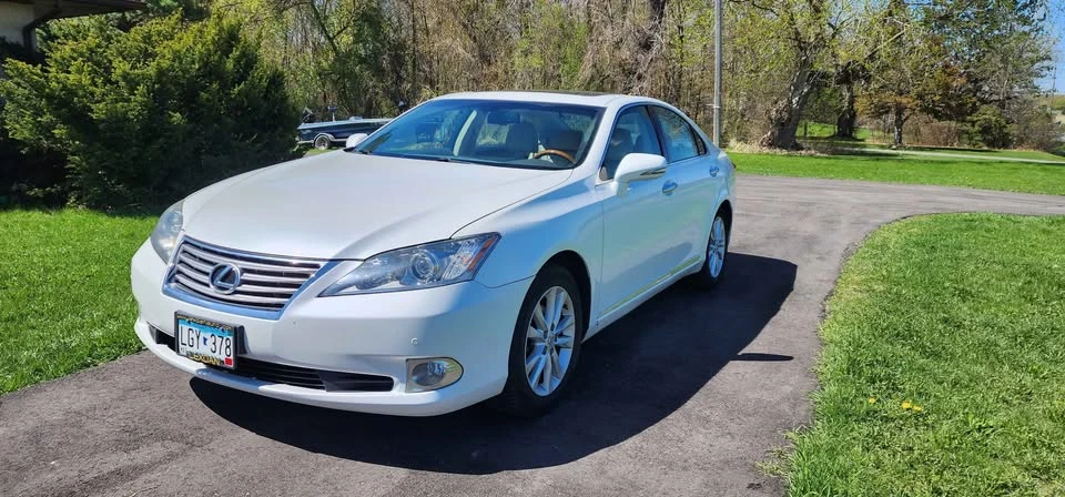 2010 Lexus ES 5th Gen - Image 3 of 8