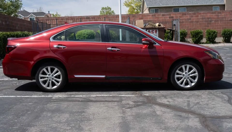 2010 Lexus ES 5th Gen - Image 5 of 9