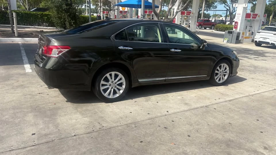 2010 Lexus ES 5th Gen - Image 6 of 14