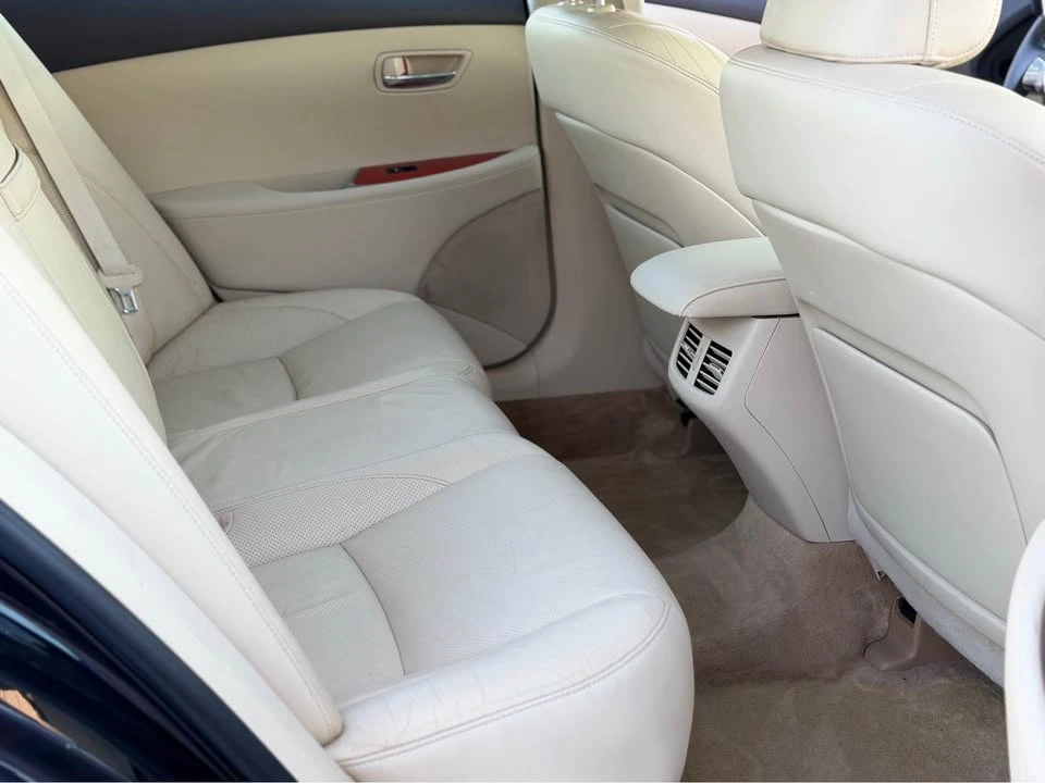 2010 Lexus ES 5th Gen - Image 11 of 20