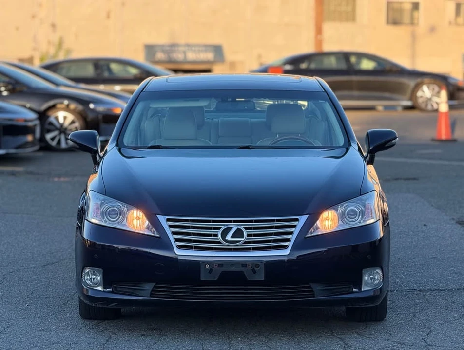 2010 Lexus ES 5th Gen - Image 3 of 20