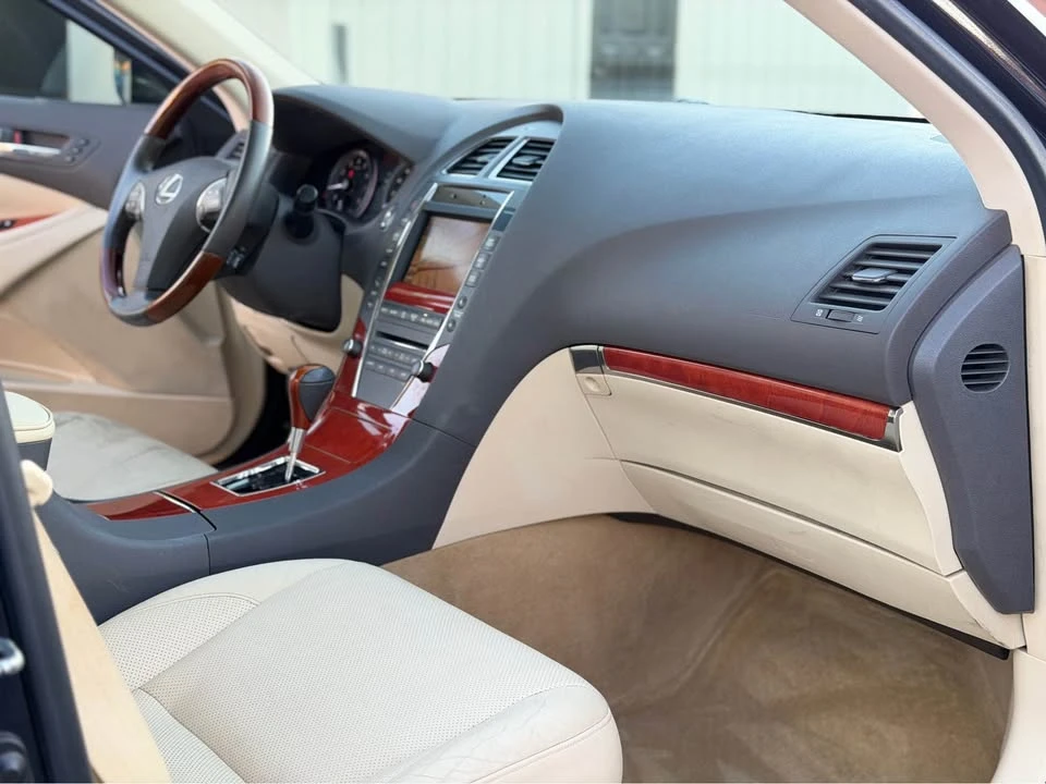 2010 Lexus ES 5th Gen - Image 13 of 20