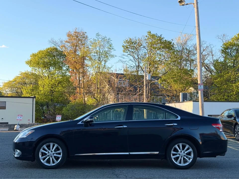 2010 Lexus ES 5th Gen - Image 5 of 20