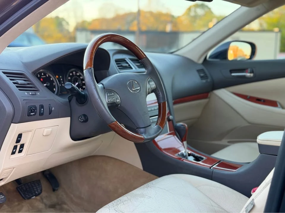 2010 Lexus ES 5th Gen - Image 12 of 20