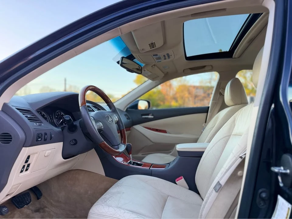 2010 Lexus ES 5th Gen - Image 15 of 20
