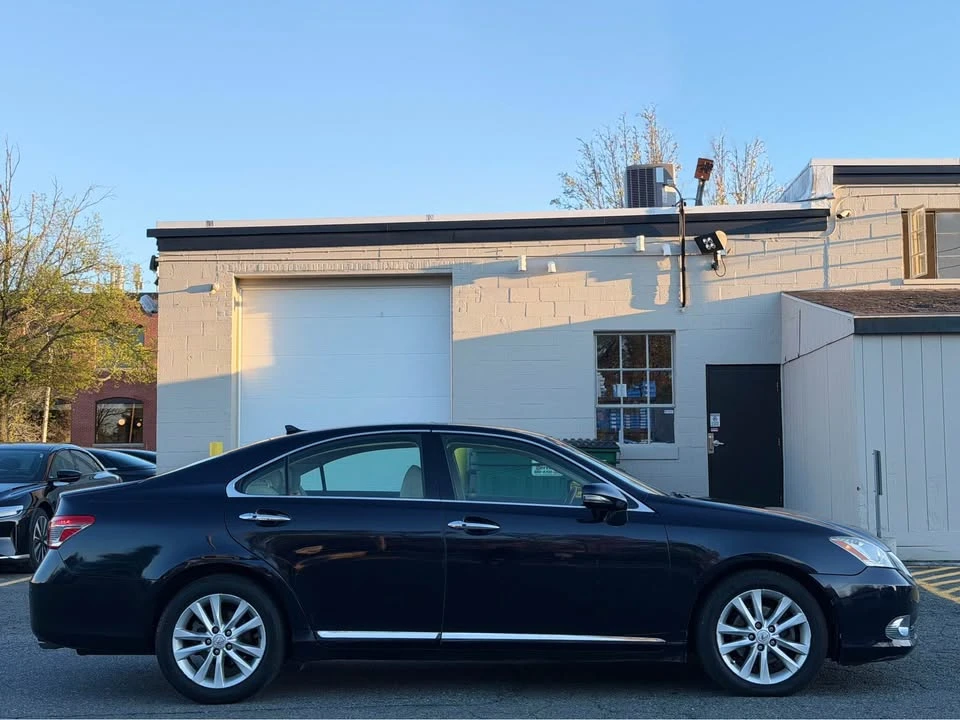 2010 Lexus ES 5th Gen - Image 4 of 20