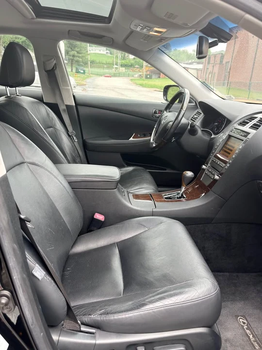 2010 Lexus ES 5th Gen - Image 10 of 17