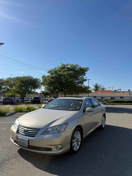 2010 Lexus ES 5th Gen - Image 2 of 16