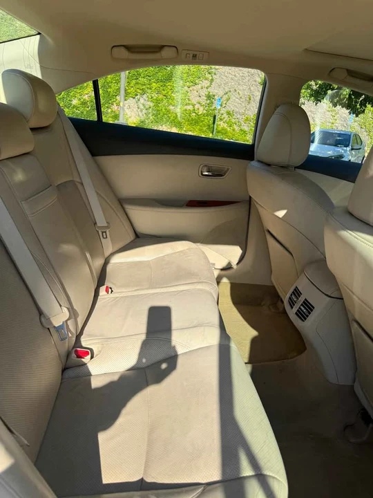2010 Lexus ES 5th Gen - Image 11 of 16