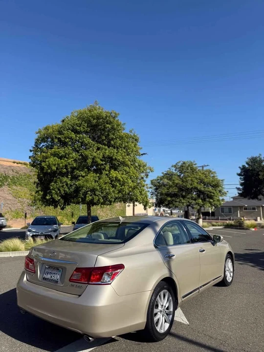 2010 Lexus ES 5th Gen - Image 4 of 16