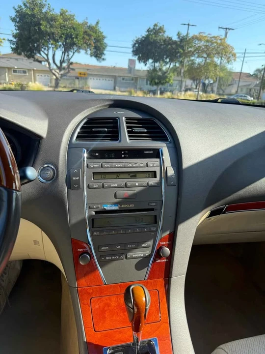 2010 Lexus ES 5th Gen - Image 13 of 16