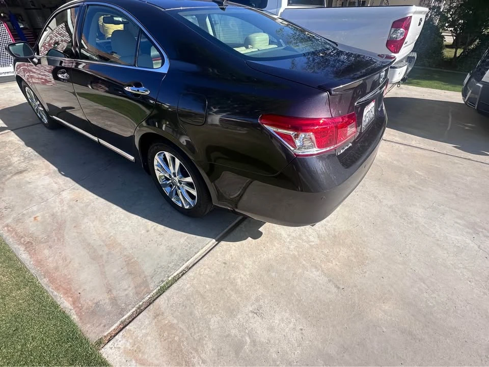 2010 Lexus ES 5th Gen - Image 2 of 7