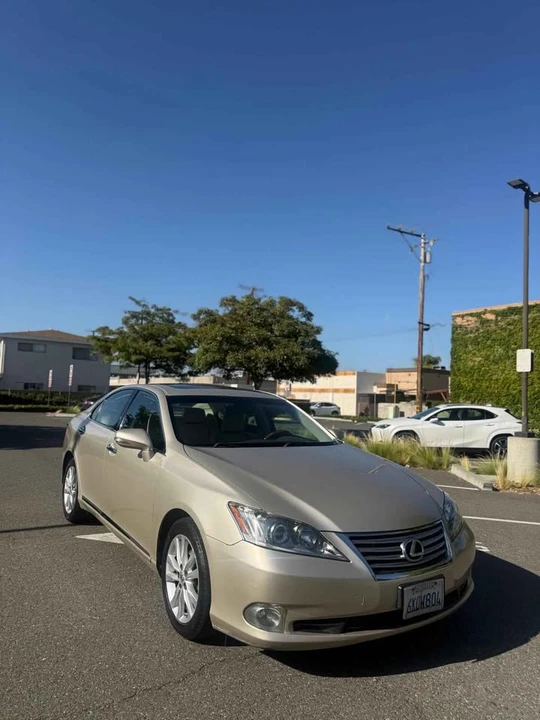 2010 Lexus ES 5th Gen - Image 5 of 16