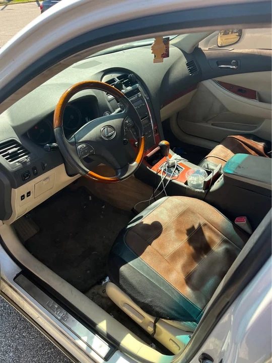 2010 Lexus ES 5th Gen - Image 2 of 4