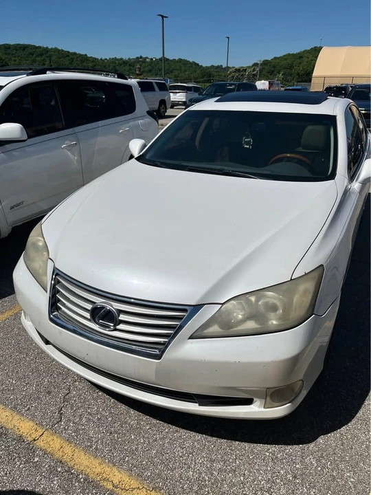 2010 Lexus ES 5th Gen - Image 3 of 4