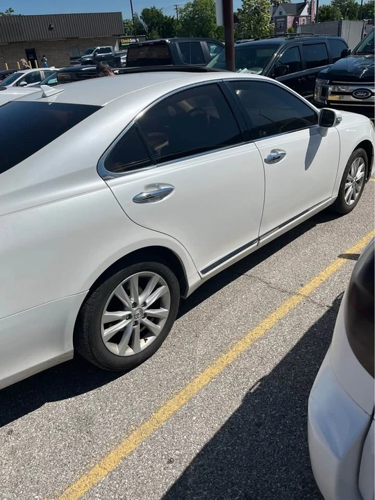 2010 Lexus ES 5th Gen - Image 4 of 4