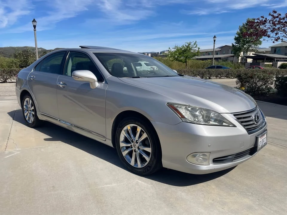 2010 Lexus ES 5th Gen - Image 2 of 14