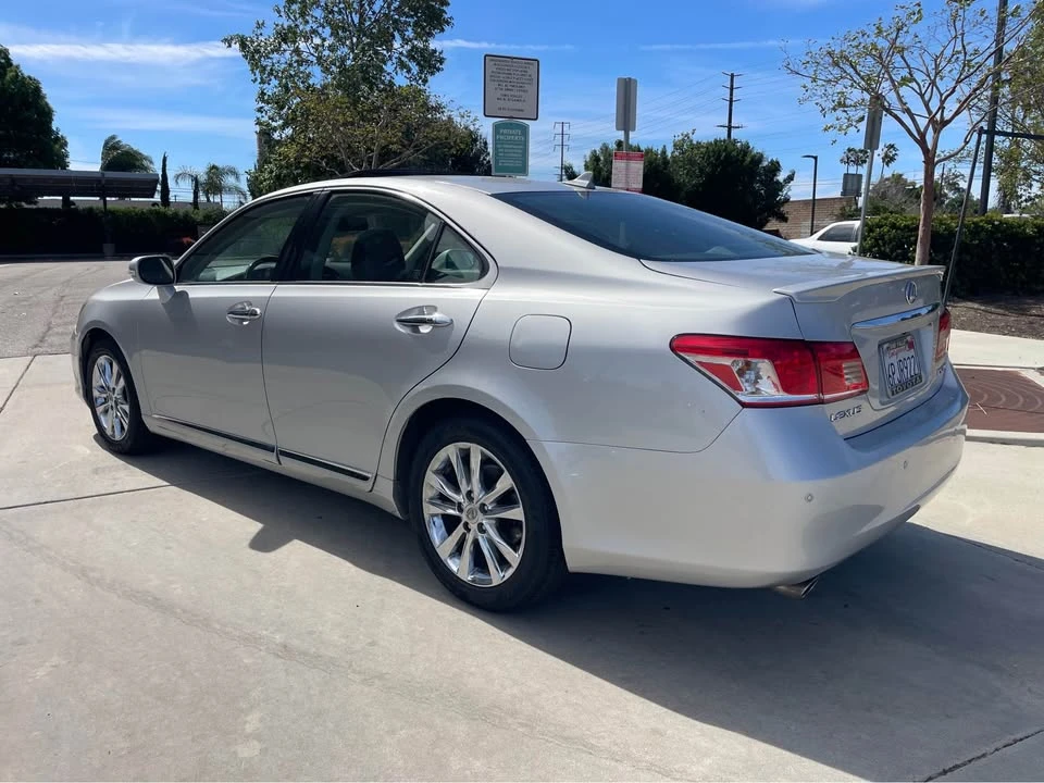 2010 Lexus ES 5th Gen - Image 3 of 14
