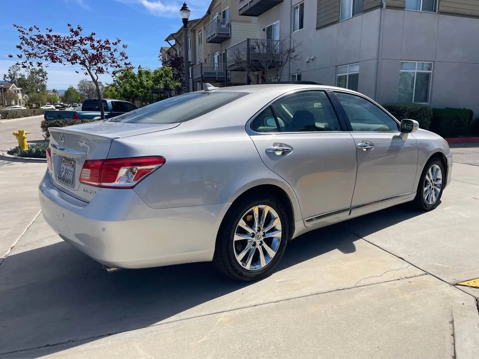 2010 Lexus ES 5th Gen - Image 4 of 14