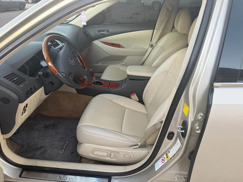 2010 Lexus ES 5th Gen - Image 5 of 11