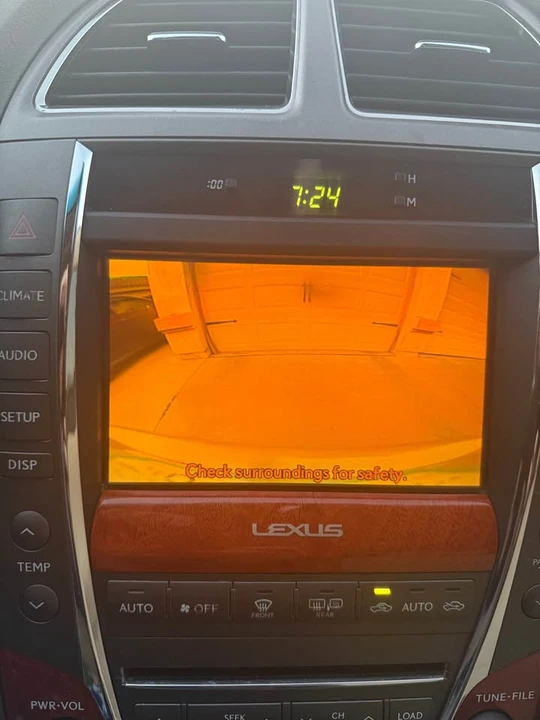 2010 Lexus ES 5th Gen - Image 10 of 11