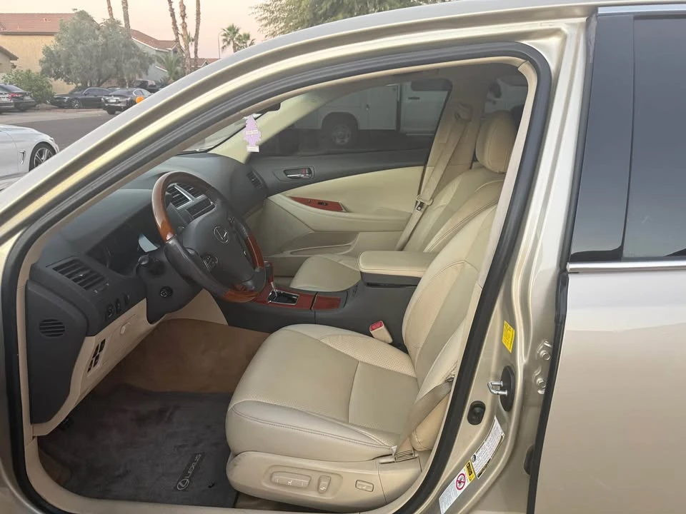 2010 Lexus ES 5th Gen - Image 5 of 10