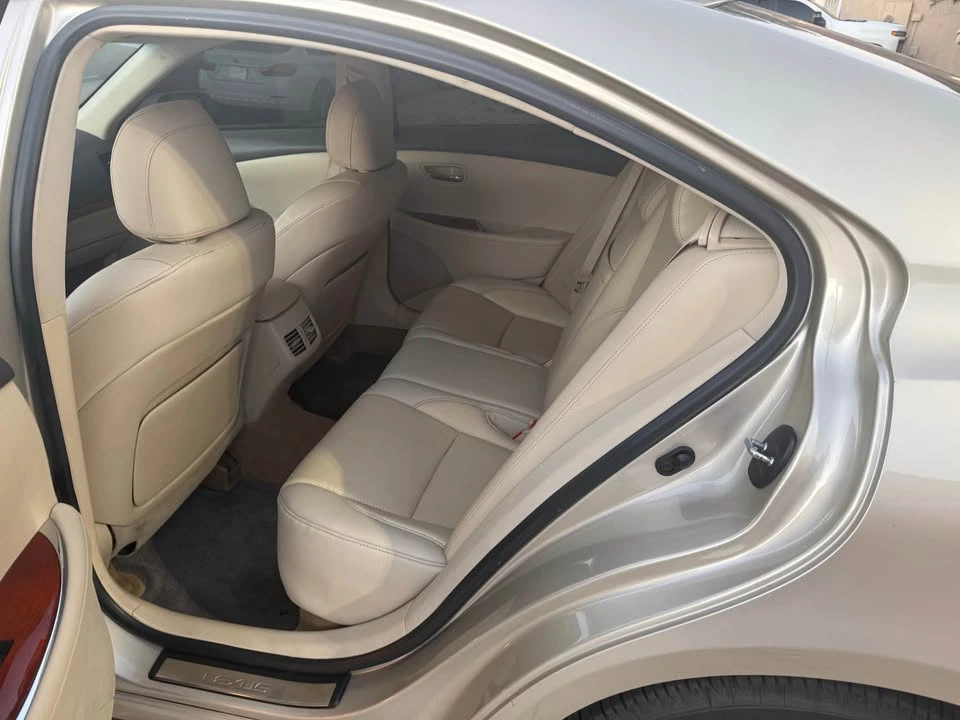 2010 Lexus ES 5th Gen - Image 6 of 11