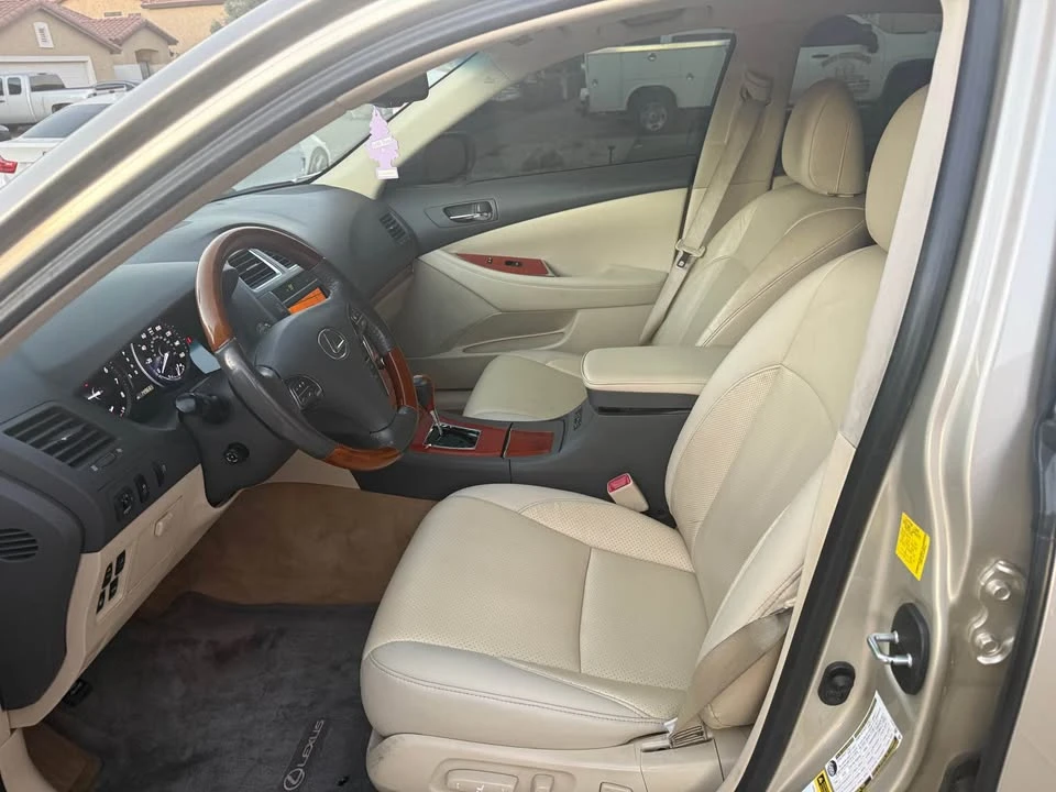 2010 Lexus ES 5th Gen - Image 5 of 10