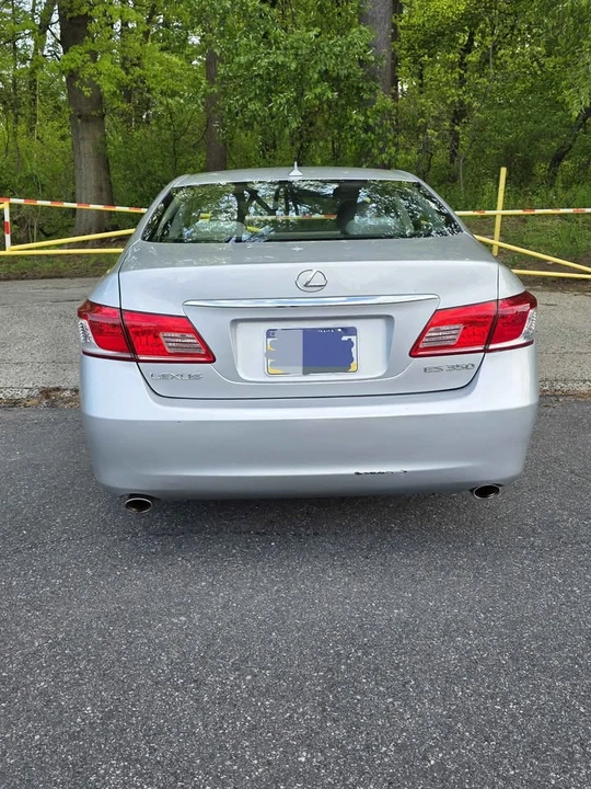 2010 Lexus ES 5th Gen - Image 5 of 16