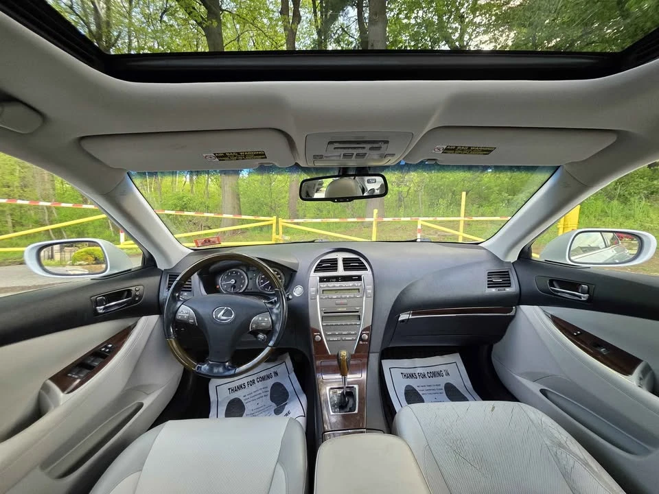 2010 Lexus ES 5th Gen - Image 9 of 16