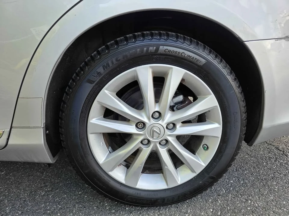 2010 Lexus ES 5th Gen - Image 14 of 16
