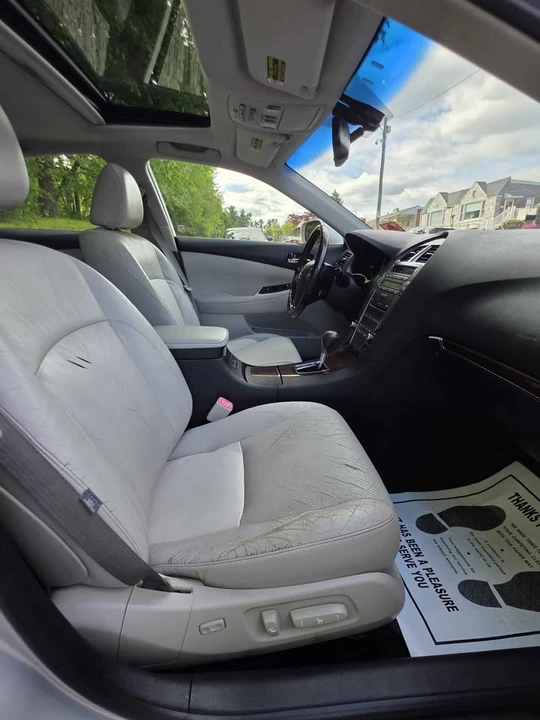 2010 Lexus ES 5th Gen - Image 12 of 16