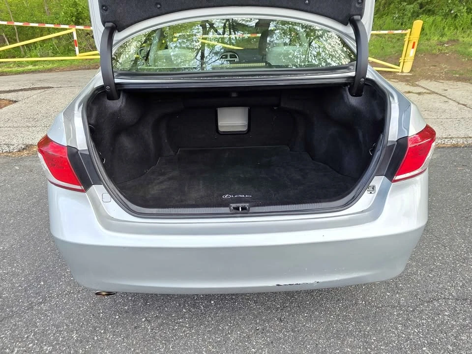 2010 Lexus ES 5th Gen - Image 8 of 16