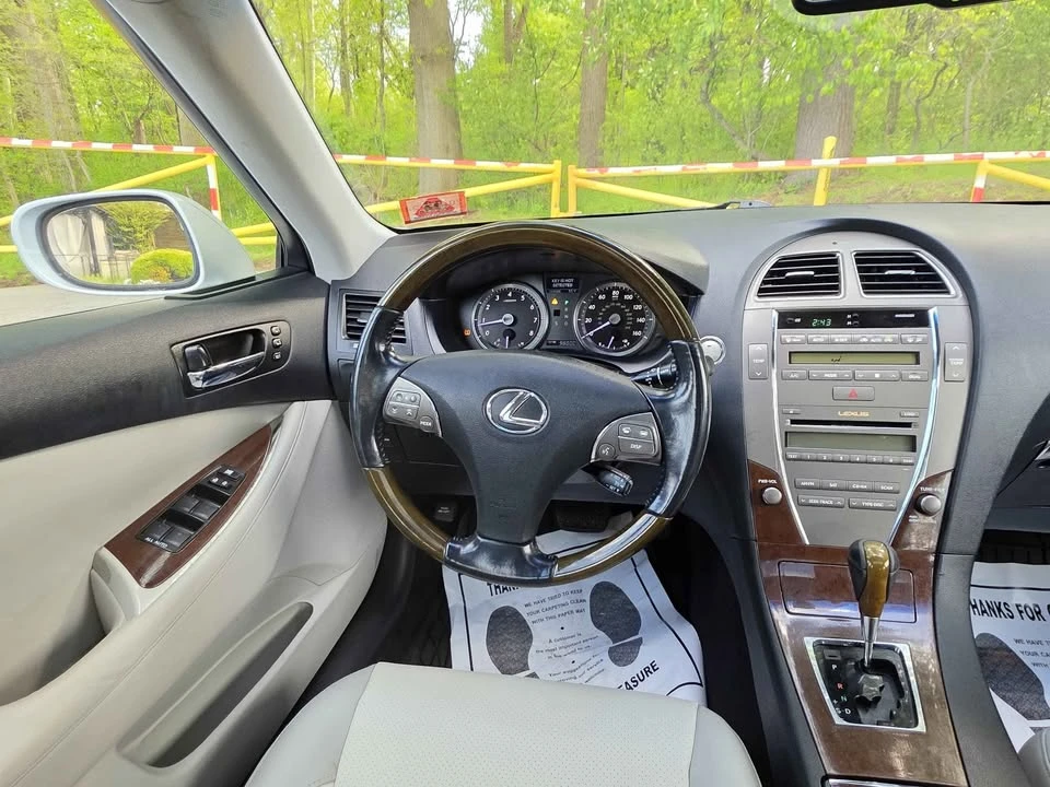 2010 Lexus ES 5th Gen - Image 10 of 16