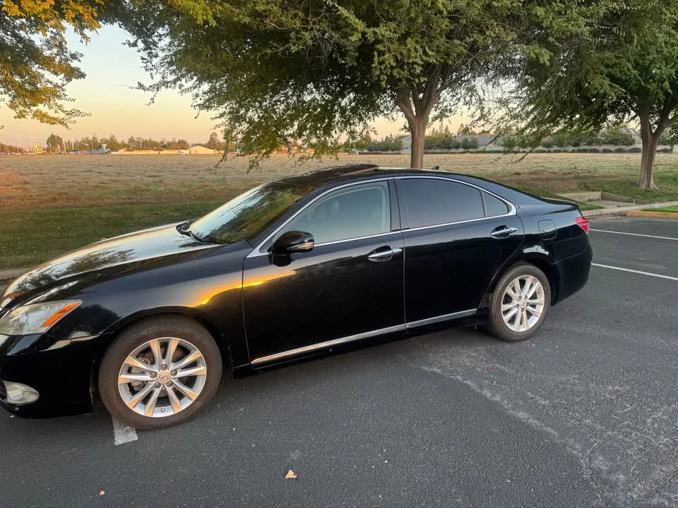 2010 Lexus ES 5th Gen - Image 2 of 11