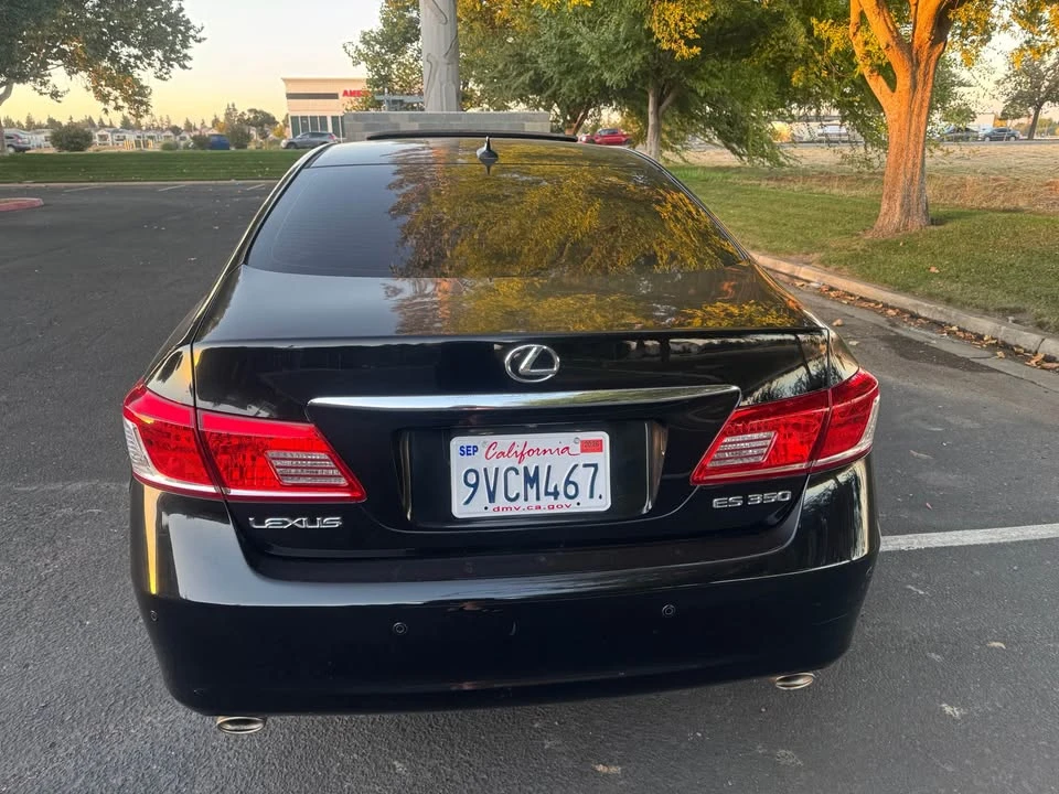 2010 Lexus ES 5th Gen - Image 3 of 11