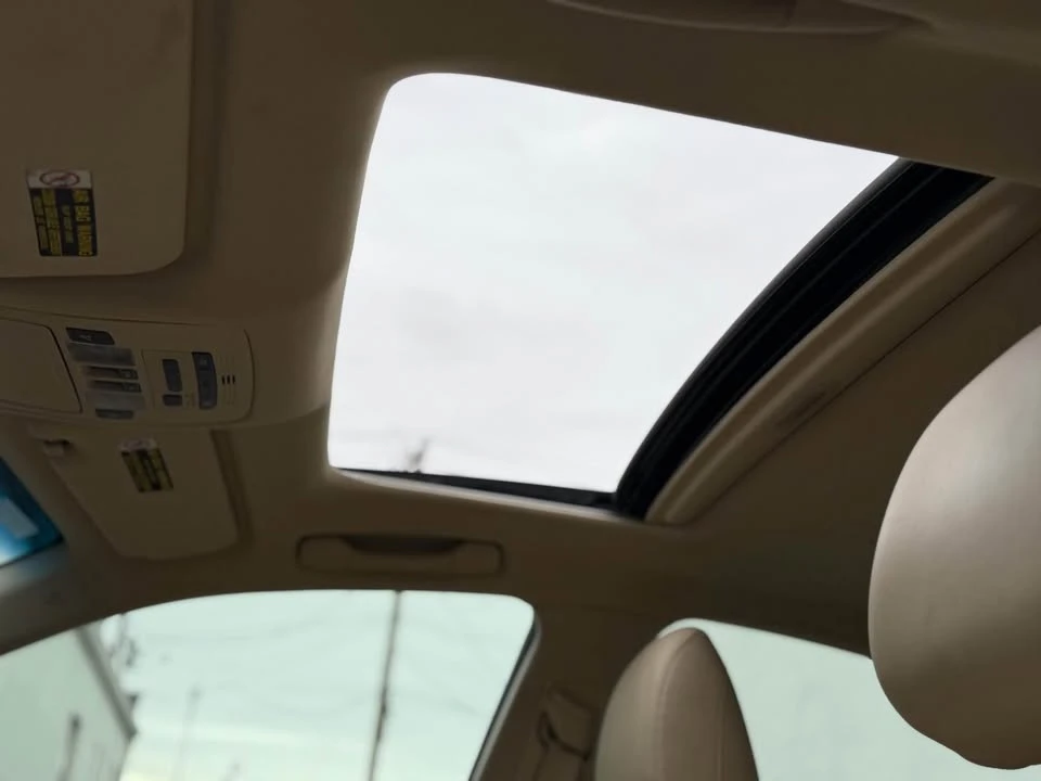 2010 Lexus ES 4th Gen - Image 12 of 18