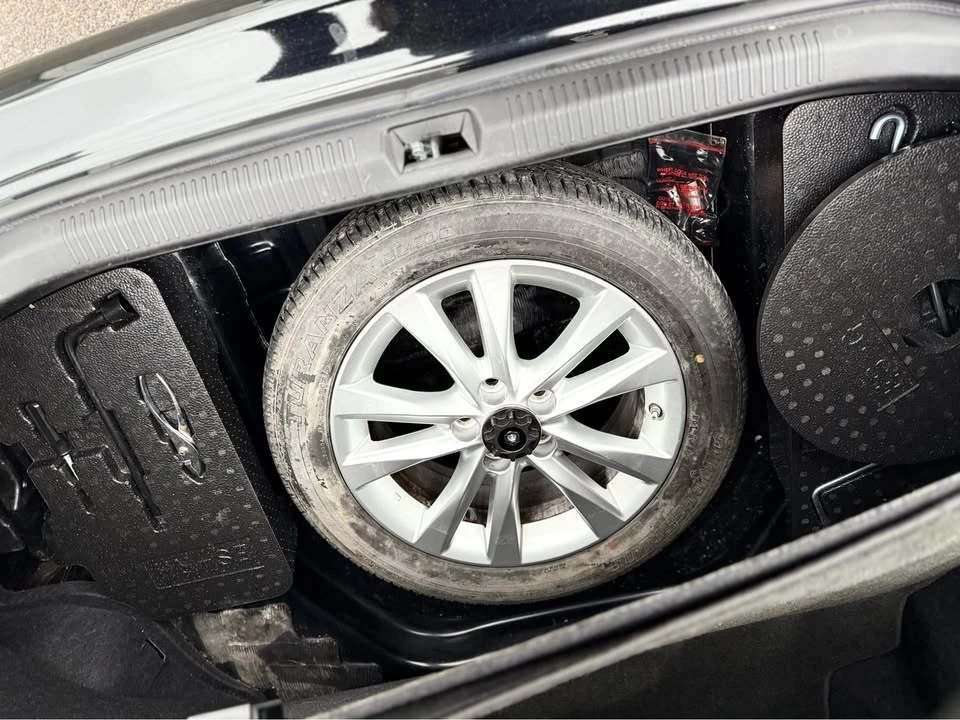 2010 Lexus ES 4th Gen - Image 17 of 18