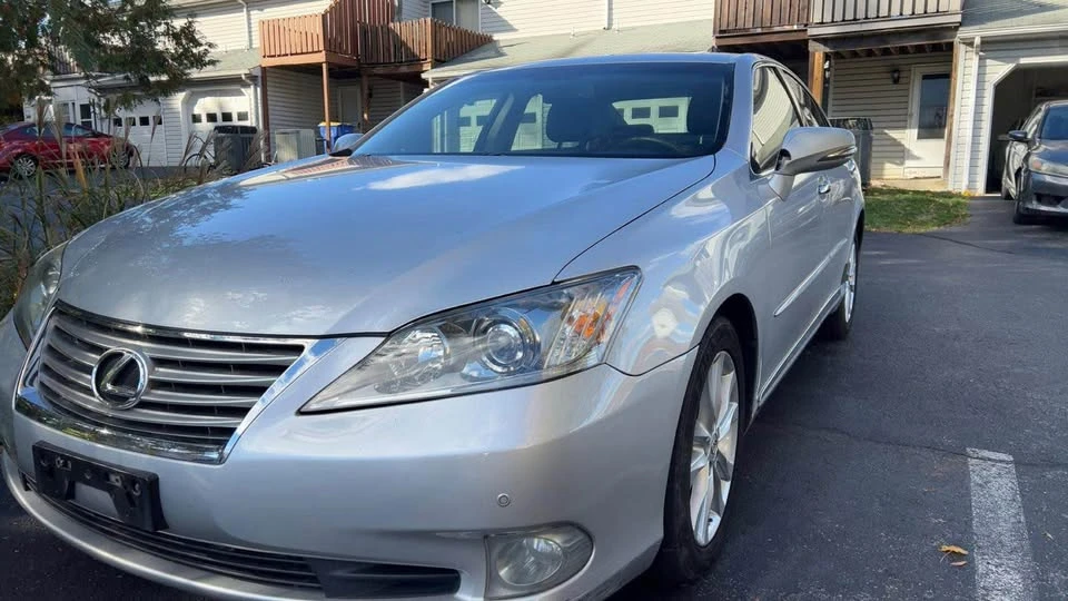 2010 Lexus ES 5th Gen - Image 5 of 10