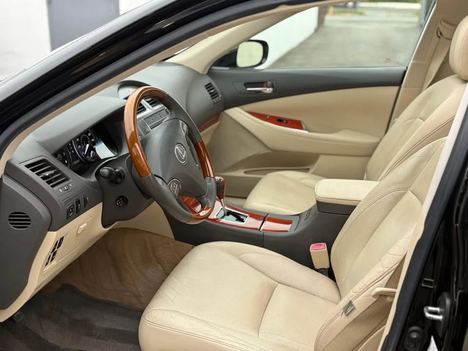2010 Lexus ES 4th Gen - Image 3 of 18