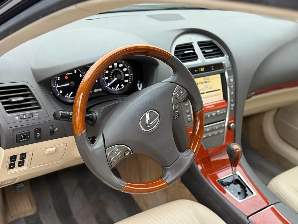 2010 Lexus ES 4th Gen - Image 2 of 18