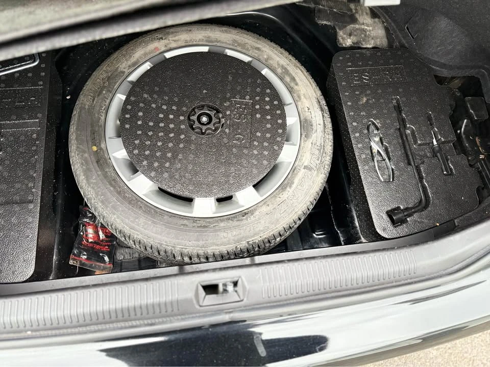 2010 Lexus ES 4th Gen - Image 15 of 18