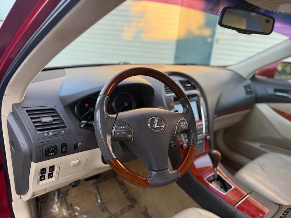 2010 Lexus ES 5th Gen - Image 9 of 14