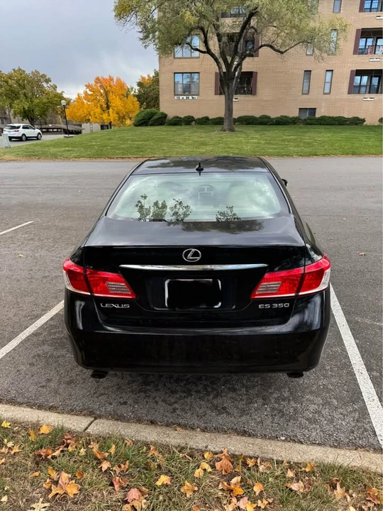 2010 Lexus ES 4th Gen - Image 3 of 11
