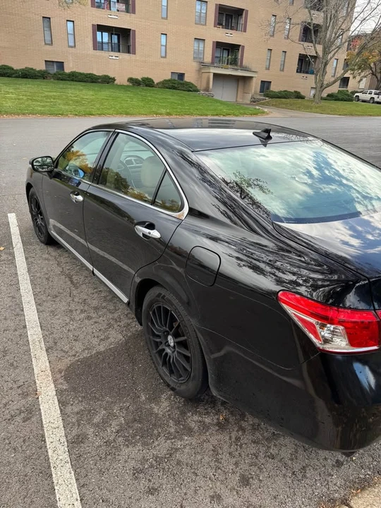 2010 Lexus ES 4th Gen - Image 5 of 11