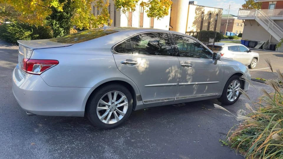2010 Lexus ES 5th Gen - Image 8 of 10