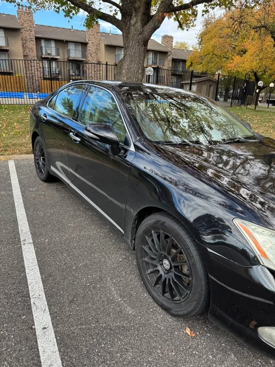 2010 Lexus ES 4th Gen - Image 2 of 11