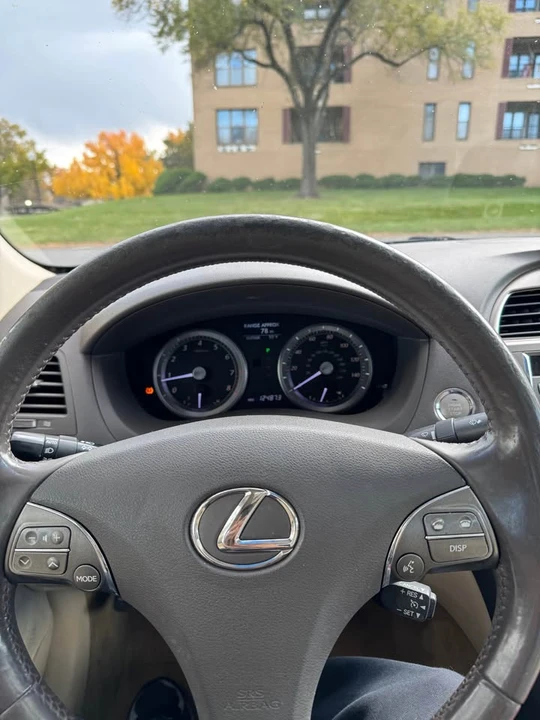 2010 Lexus ES 4th Gen - Image 7 of 11