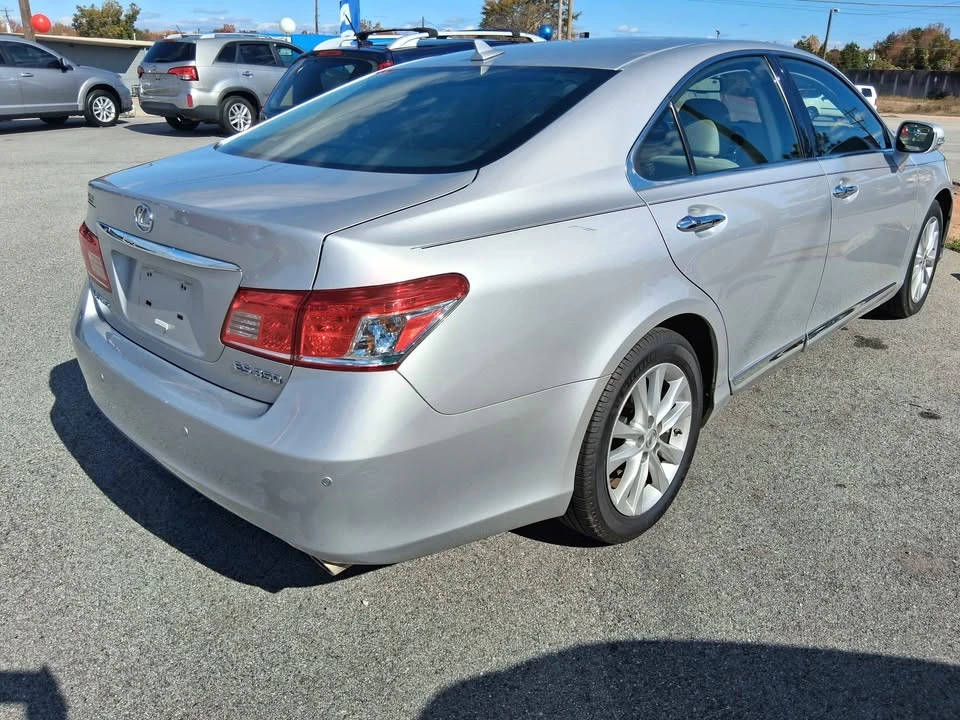 2010 Lexus ES 5th Gen - Image 2 of 2