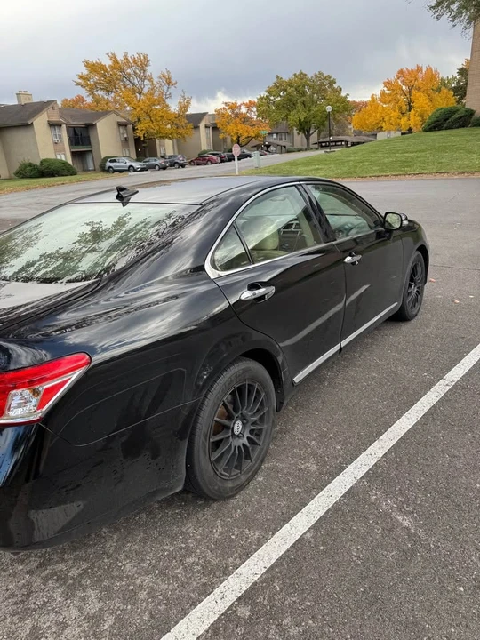 2010 Lexus ES 4th Gen - Image 4 of 11